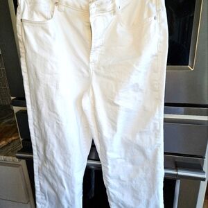 Chicos High Rise Straight Crop Jean Size 10/ 1.5. Worn 2 Times. Inseam 29"